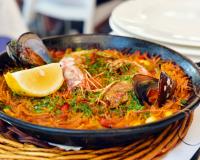 “Servez le plat au milieu de la table et partagez ” : Pour changer de la paella, Laurent Mariotte partage la recette de la fideua espagnole !