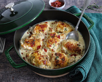 Le poulet mijoté crémeux au parmesan et jambon de Parme, parfait pour régaler toute la famille ce week-end