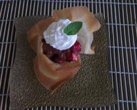 Un mélange de fraise et banane avec la saveur de la noisette praliné dans son panier en brick très gourmand.