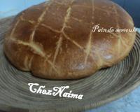 C'est un pain très léger qui accompagne soupe, Tadjine ........