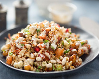 Salade de chou-fleur rôti, quinoa, feta, pois chiches et menthe