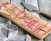 Rhubarbe : c’est de saison, voici nos meilleures recettes sucrées pour la cuisiner !