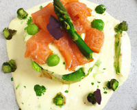 Tartare de saumon et espuma d'asperges