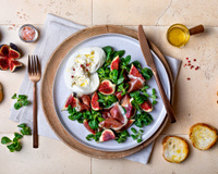 Mozzarella : l’astuce pour la transformer en stracciatella fondante pour vos salades