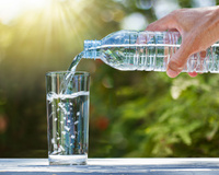 La commercialisation de cette eau minérale stoppée : des traces de PFAS dans sa source