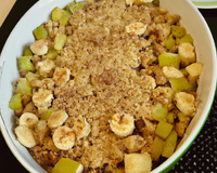 Crumble aux pommes, bananes et poires