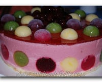 Bavarois aux fraises et ses bulles de fruits colorées