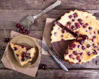 "Cette recette, je l'ai piquée chez Alain Ducasse" : Hélène Darroze partage la recette de clafoutis aux cerises qui fait l'unanimité