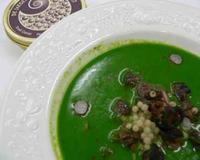 Un potage vert aux escargots...avec le goût inimitable du cresson ! Avec une touche de caviar d'escargot !