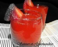 Un panaché limonade/fraises, parfumé à la rose, très agréable en bouche et réalisable en 5 minutes.