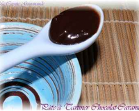 Une pâte à tartiner au bon goût chocolat avec une petite pointe de caramel