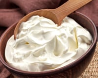 Plus de crème fraîche au frigo : Quels ingrédients utiliser pour la substituer ?