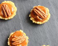 La fameuse tarte aux noix de pécan, revisitée dans une version mini et sans cuisson! A faire avec les enfants!