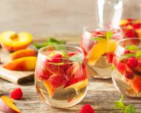 Comment faire de la sangria blanche, une variante rafraichaissante de la recette originale ?