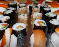 Une envie de cuisine asiatique sans se déplacer, c'est possible... Je ne réalise pas cette recette avec du poisson cru mais adapté avec ce que j'ai dans mon frigo. Vous…