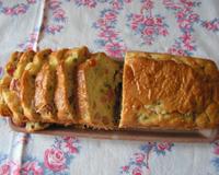 Un cake avec des petites saucisses.
