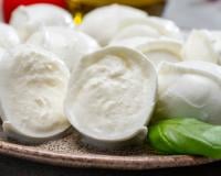 Mozzarella périmée : peut-on la manger sans risque pour la santé ?