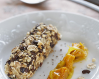 Foie gras poêlé en croûte croustillante de céréales, abricots et grué de cacao. Cette recette remporte la 4ème place du concours Passionnément foie gras.