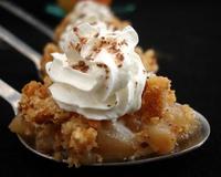 Voici une version de crumble simple et chic à présenter. Ce petit dessert est facile à réaliser et parfait pour finir un repas bien riche. Il vous suffit d'avoir des…
