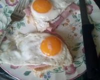 Entrée ou plat sur un pain de mie.