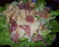 A la fois sucré et salé et chaude froide, cette salade regroupe tout les ingrédients pour un repas complet,en petite quantité en entrée ou en grosse assiette pour le…