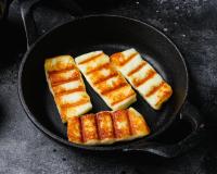 “L’halloumi en sucré, c’est juste pépite” : une diététicienne partage sa recette de pain perdu, halloumi aux poires et à la cannelle pour un petit déjeuner automnal !