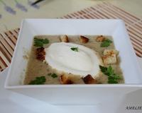 Cette recette remporte le 7ème prix du concours Champignons, la recette.
Un velouté de cèpes, mijoté dans un bouillon de volaille…