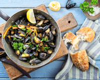 “Les Belges vont me détester” : ce chef dévoile sa version ultra gourmande des moules, voici sa recette !