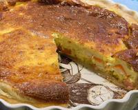 Le surimi se marie à merveille avec les carottes et le cumin dans cette quiche fondante et dorée.