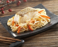 Dos de cabillaud poêlé, ramen crevettes sautées aux légumes et sauce citron confit et gingembre