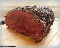 Filet de bœuf et sa croûte de poivre concassé