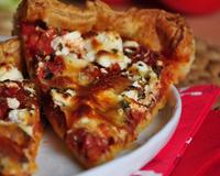 Une véritable petite merveille.Une pâte feuilletée bien dorée, de savoureux morceaux de tomates, le tout couvert de feta et mozzarella, saupoudré d'origan...Vous ne pourrez…