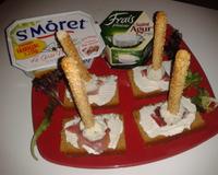 Une façon originale de déguster le fromage St Agur, il se mariera parfaitement bien avec la tranche de pain d 'épice et de jambon fumé adoucit par le St Morêt.