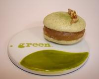 De délicieux petits macarons vert tendre et marron avec une petite touche acidulée apportée par la confiture d'orange....une belle association de saveurs pour un résultat…