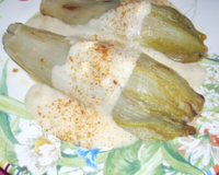 De savoureuses endives caramélisées et nappées d'une sauce au citron, c'est une de mes recettes favorites. Originalité et succès garantis.