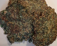 Galettes de quinoa aux épinards, oignons nouveaux et herbes fraiches