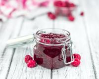 Une confiture de framboises idéale pour garnir vos macarons et, biscuits roulés et biscuits !