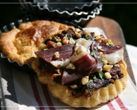 Tatin de cèpes au pur brebis Pyrénées et magret de canard séché