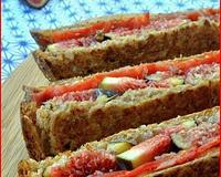 Deuxième croque-monsieur version flemme du dimanche soir...Un petit croque Cantal, chorizo et figues..pour rester dans la magie du merveilleux voyage dans ce très beau…