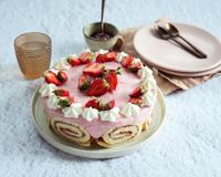 Gâteau bavarois au roulé de fraises