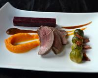 Filet de chevreuil simplement poêlé avec un jus brun réduit pommes/calvados, compression de poires au vin, purée de potimarron et quelques…