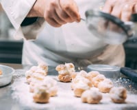 Trois ans après Nina Métayer, ce chef parisien est sacré Meilleur Pâtissier du monde en 2026 !