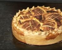 La recette de tarte aux pommes Alsacienne ! Une pâte brisée, des œufs, des pommes, de la crème et votre tarte alsacienne est prête !