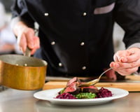 Etoilé depuis 23 ans, ce chef normand rend sa récompense au Michelin : il explique pourquoi