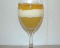 Elle est composée d'une couche de compote aux pommes en morceaux, d'une couche de crème anglaise/fromage blanc et d'une couche de pommes caramélisées.