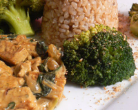 Un bon moyen de goûter au tofu dans sa sauce au curry.