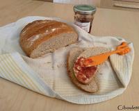 Un pain plein de saveurs avec une croûte joliment dorée et une mie extra moelleuse pour bien commencer la journée!