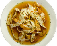 Fritattensuppe - Consommé aux lamelles de crêpe