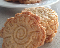 Les petits biscuits sablés à la noix de coco et à la cannelle