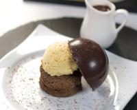 Et si on remplace le chou par un joli fondant, et qu"on recouvre le tout d"un petit dôme de chocolat, on a rapidement une profiterole revisitée !
Une recette Carte d"Or®
